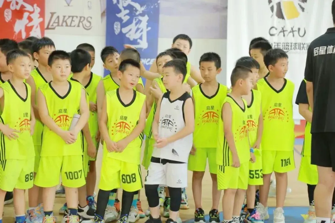 如何帮助青少年篮球运动员处理比赛中的情绪波动_0